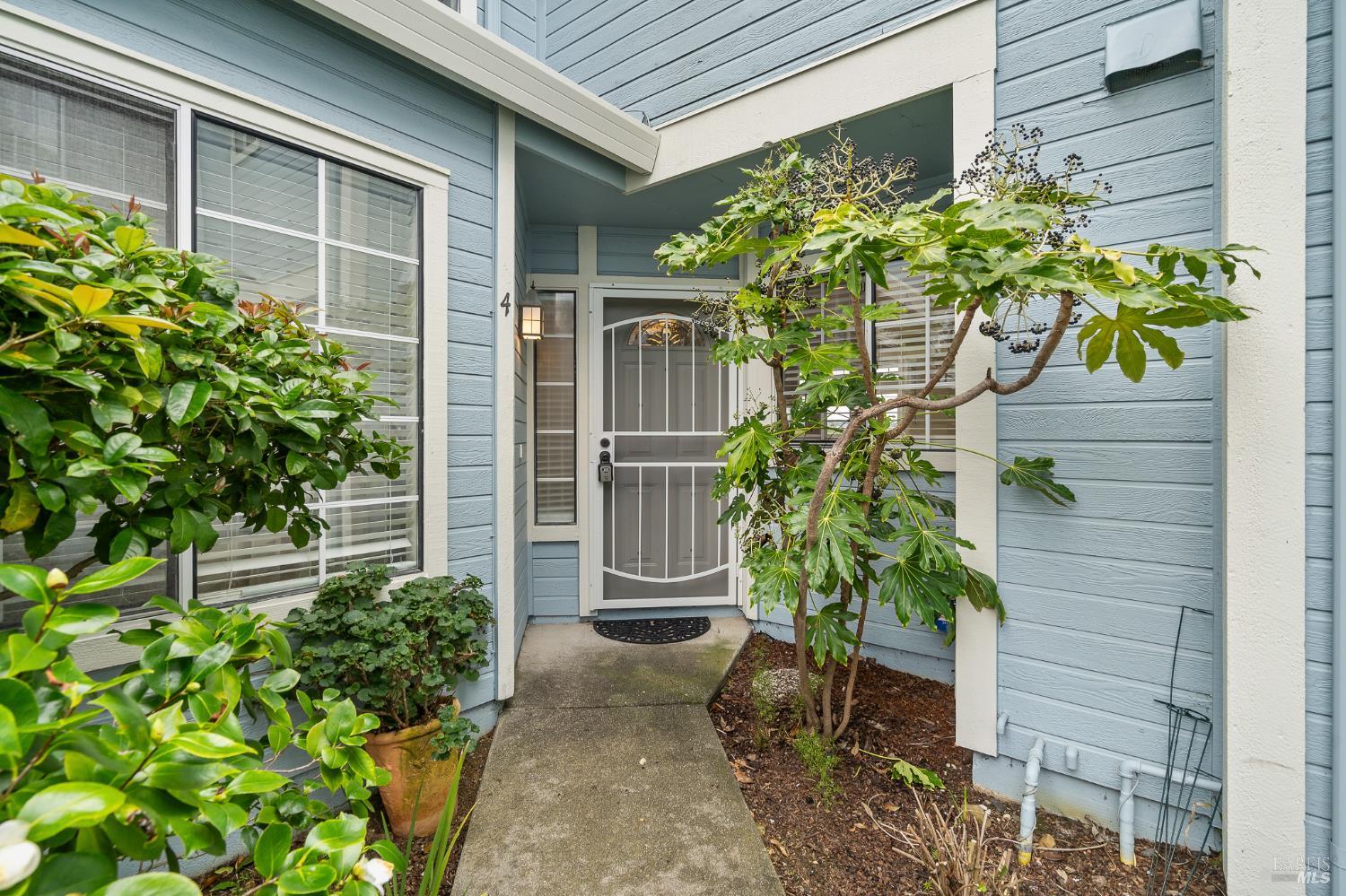 Detail Gallery Image 3 of 40 For 401 Stinson St #4,  Vallejo,  CA 94591 - 3 Beds | 3 Baths