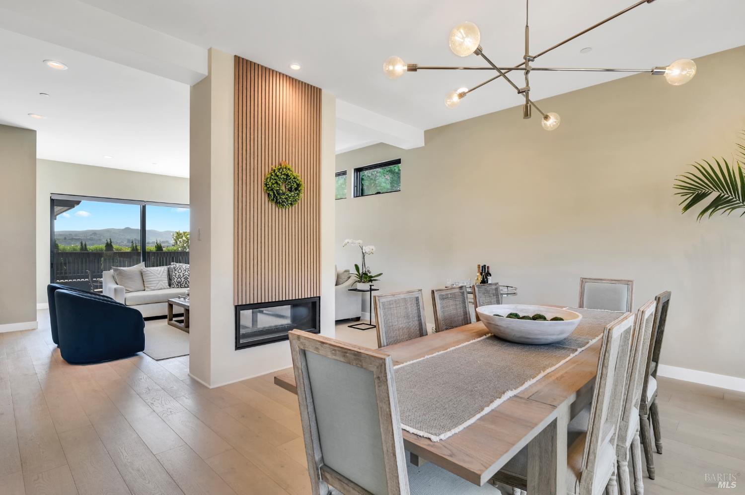 Detail Gallery Image 15 of 45 For 696 Hawthorne Dr, Tiburon,  CA 94920 - 3 Beds | 2 Baths