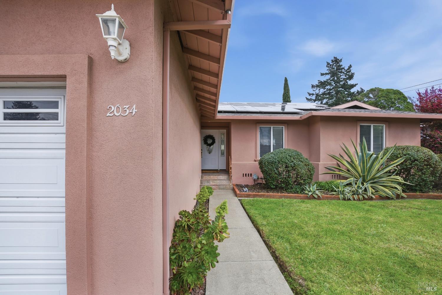 Detail Gallery Image 4 of 38 For 2034 S Terrace Dr, Napa,  CA 94559 - 4 Beds | 2 Baths