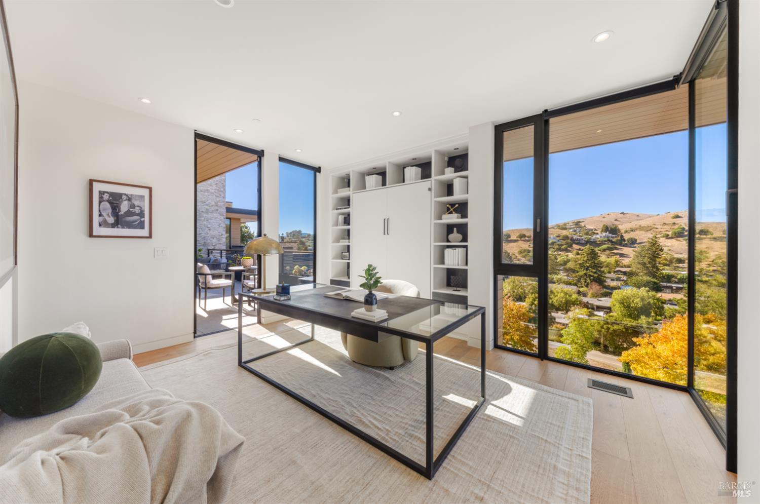 Detail Gallery Image 44 of 76 For 3 Trestle Glen Cir, Tiburon,  CA 94920 - 6 Beds | 6/2 Baths