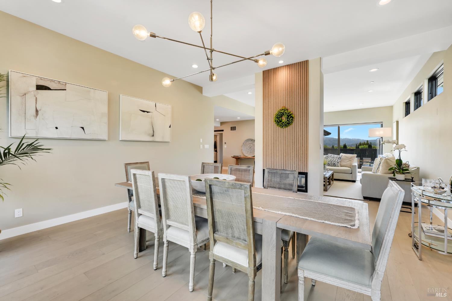 Detail Gallery Image 16 of 45 For 696 Hawthorne Dr, Tiburon,  CA 94920 - 3 Beds | 2 Baths