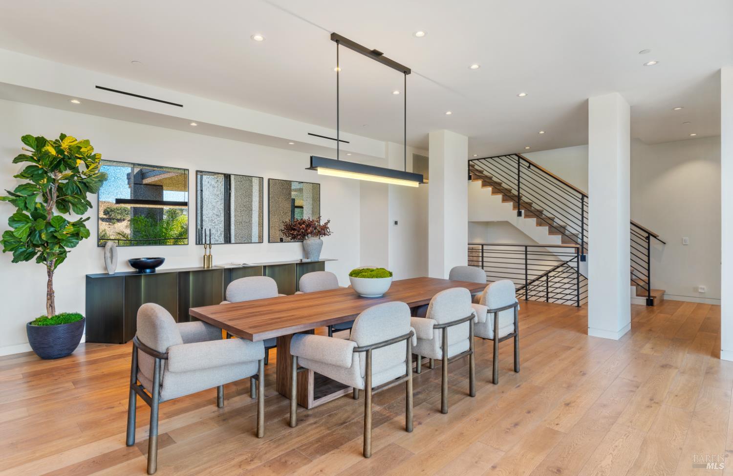 Detail Gallery Image 19 of 76 For 3 Trestle Glen Cir, Tiburon,  CA 94920 - 6 Beds | 6/2 Baths