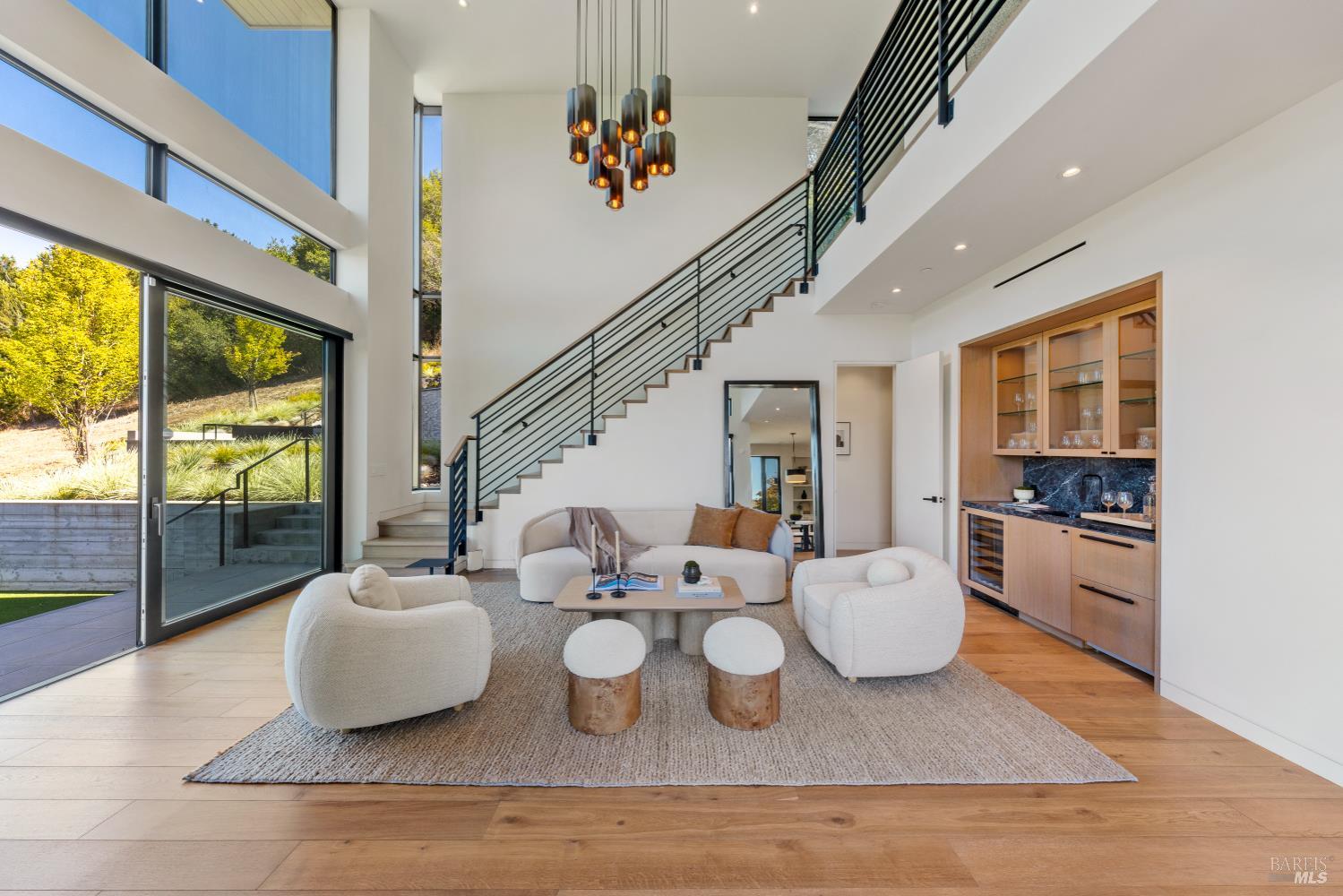 Detail Gallery Image 28 of 76 For 3 Trestle Glen Cir, Tiburon,  CA 94920 - 6 Beds | 6/2 Baths