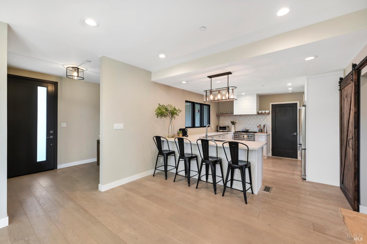 Detail Gallery Image 19 of 45 For 696 Hawthorne Dr, Tiburon,  CA 94920 - 3 Beds | 2 Baths