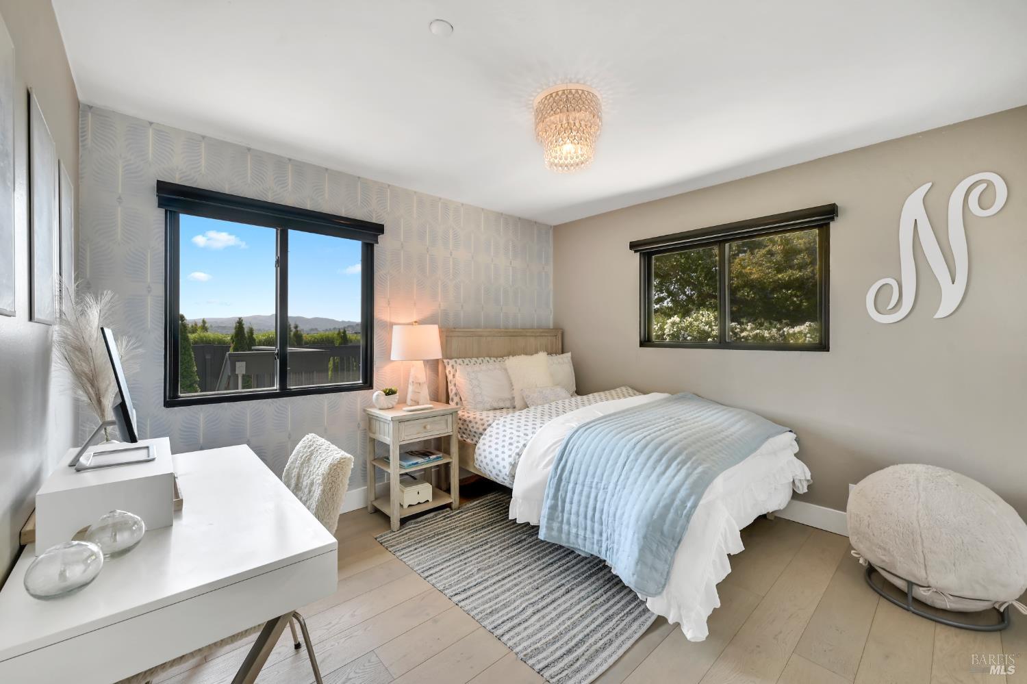 Detail Gallery Image 25 of 45 For 696 Hawthorne Dr, Tiburon,  CA 94920 - 3 Beds | 2 Baths