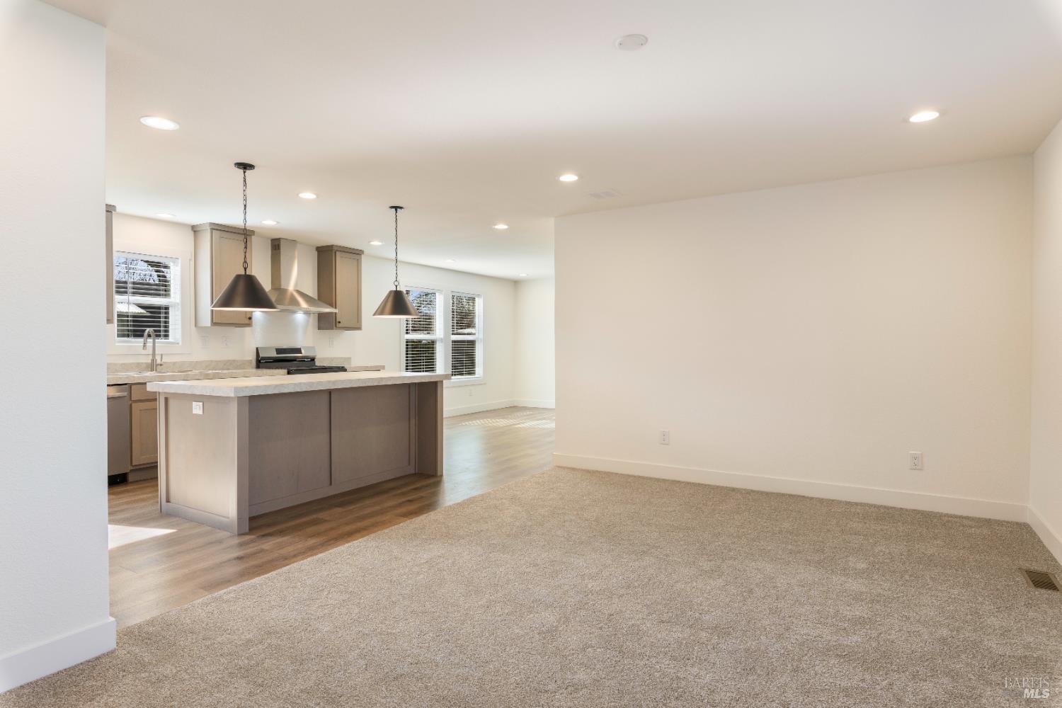 Detail Gallery Image 9 of 34 For 375 E Highway 20 Hwy 8, Upper Lake,  CA 95485 - 4 Beds | 2 Baths