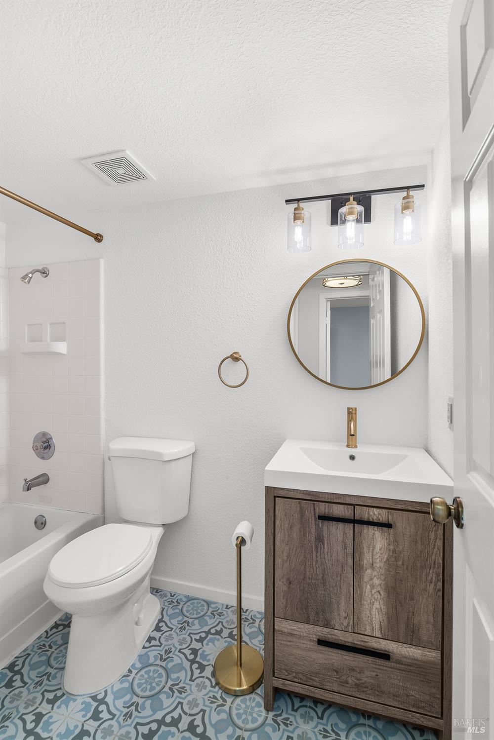 Detail Gallery Image 8 of 40 For 401 Stinson St #4,  Vallejo,  CA 94591 - 3 Beds | 3 Baths