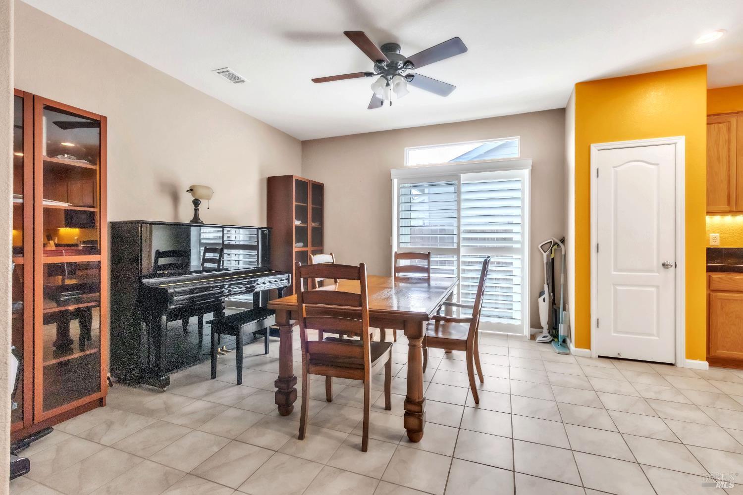 Detail Gallery Image 9 of 32 For 927 Freedom Dr, Suisun City,  CA 94585 - 3 Beds | 2 Baths