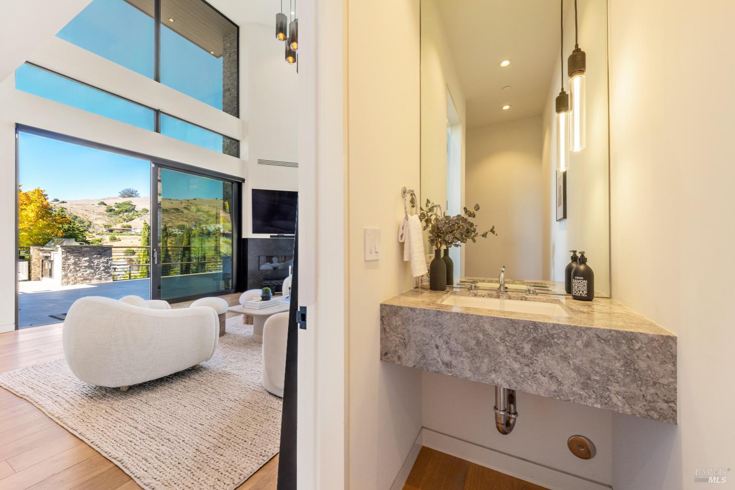 Detail Gallery Image 29 of 76 For 3 Trestle Glen Cir, Tiburon,  CA 94920 - 6 Beds | 6/2 Baths