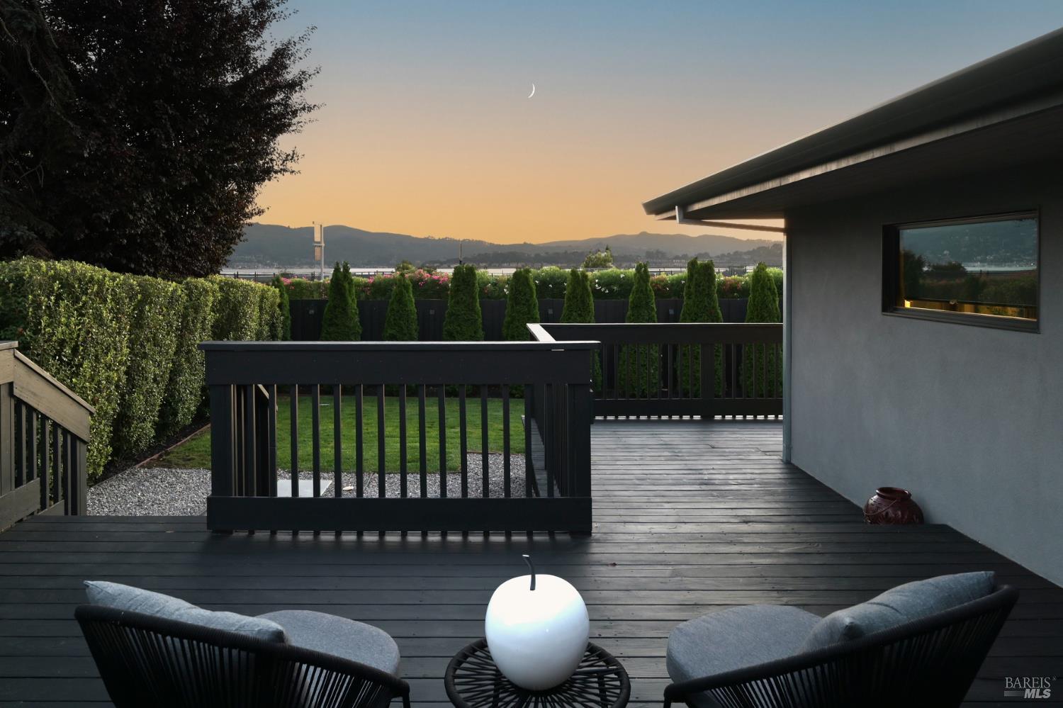 Detail Gallery Image 41 of 45 For 696 Hawthorne Dr, Tiburon,  CA 94920 - 3 Beds | 2 Baths