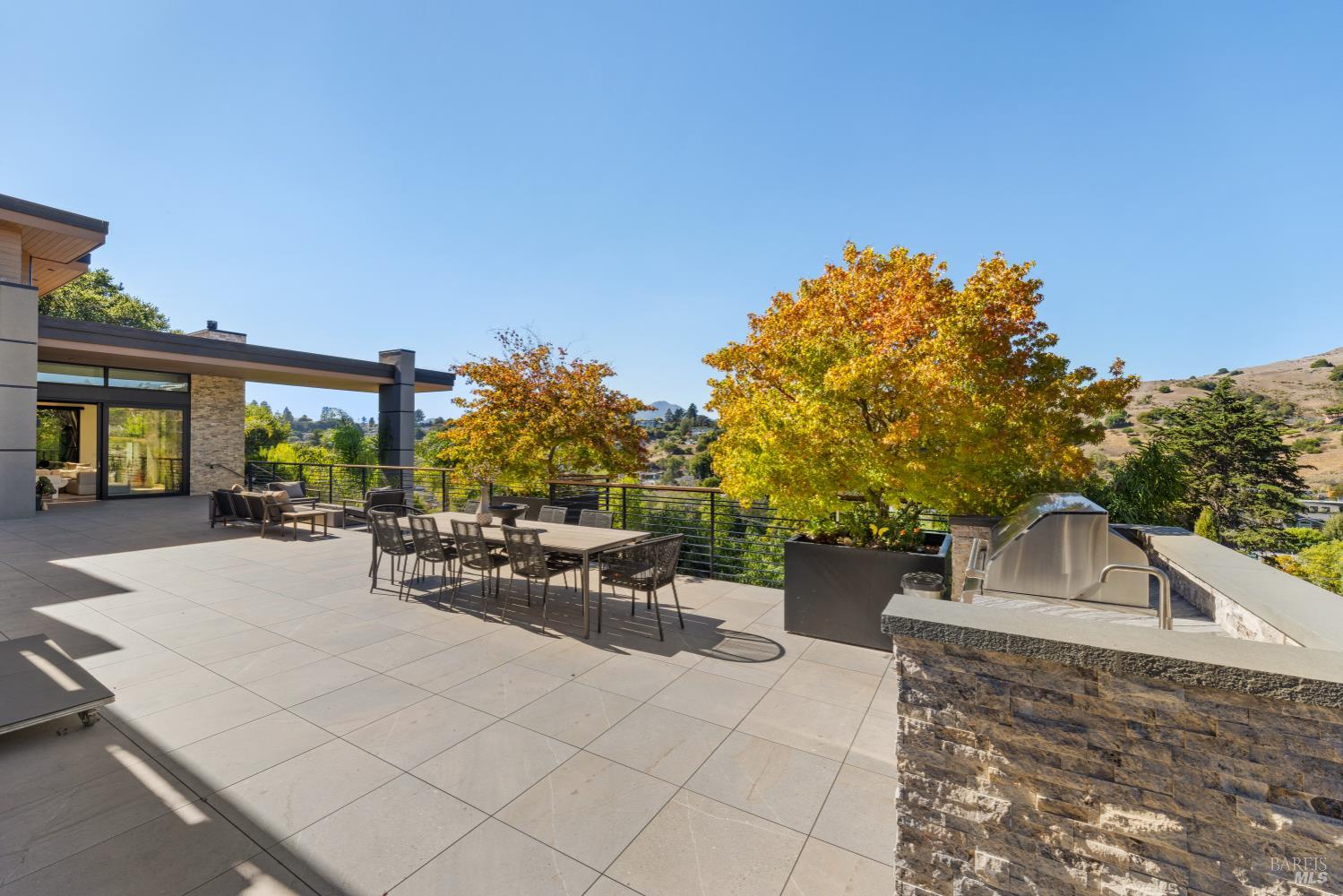 Detail Gallery Image 57 of 76 For 3 Trestle Glen Cir, Tiburon,  CA 94920 - 6 Beds | 6/2 Baths