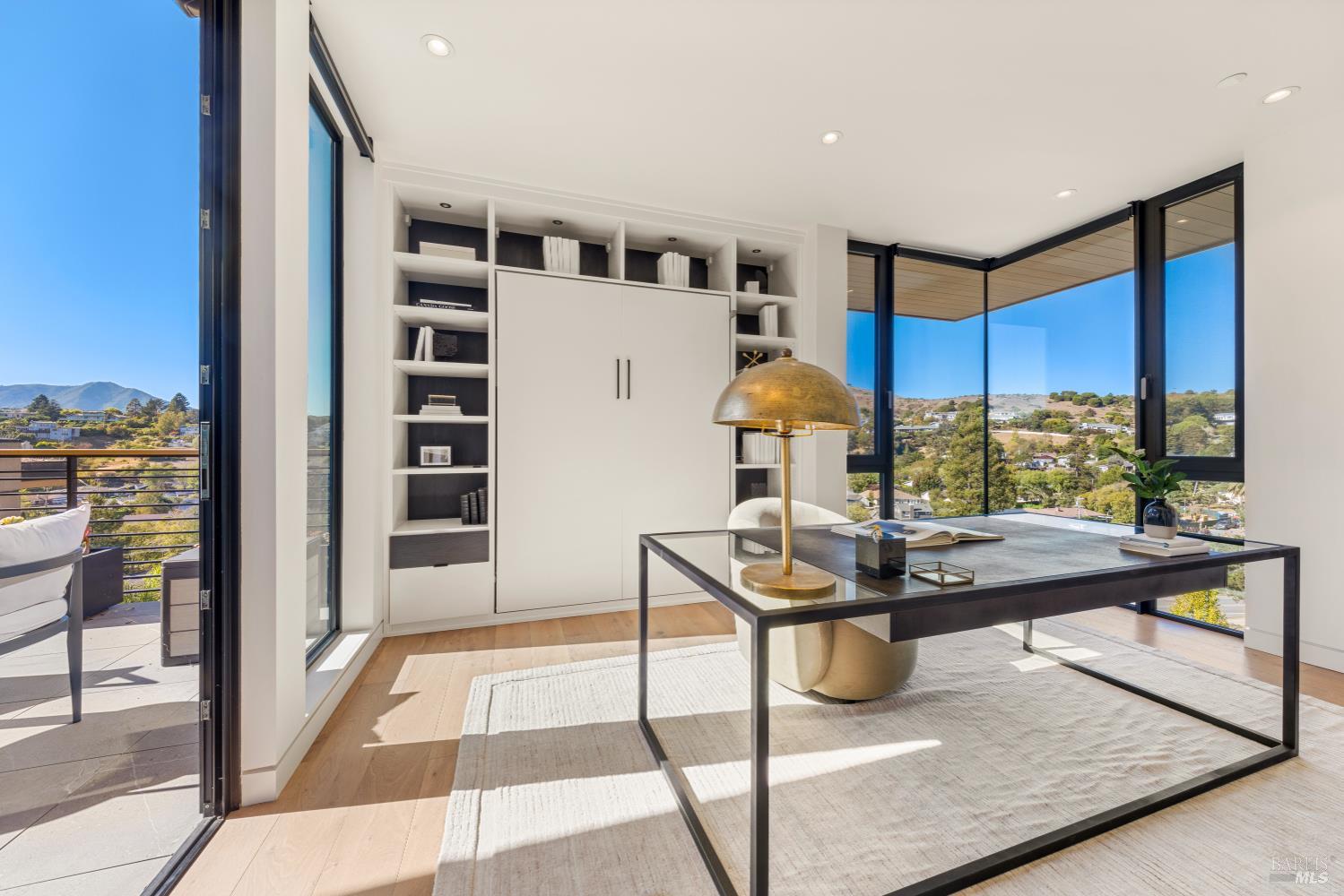 Detail Gallery Image 45 of 76 For 3 Trestle Glen Cir, Tiburon,  CA 94920 - 6 Beds | 6/2 Baths