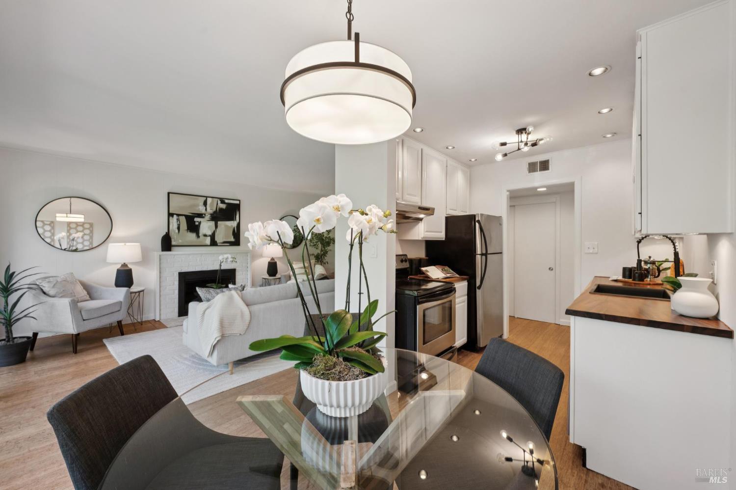 Detail Gallery Image 8 of 19 For 1219 Grand Ave #5,  San Rafael,  CA 94901 - 2 Beds | 1 Baths