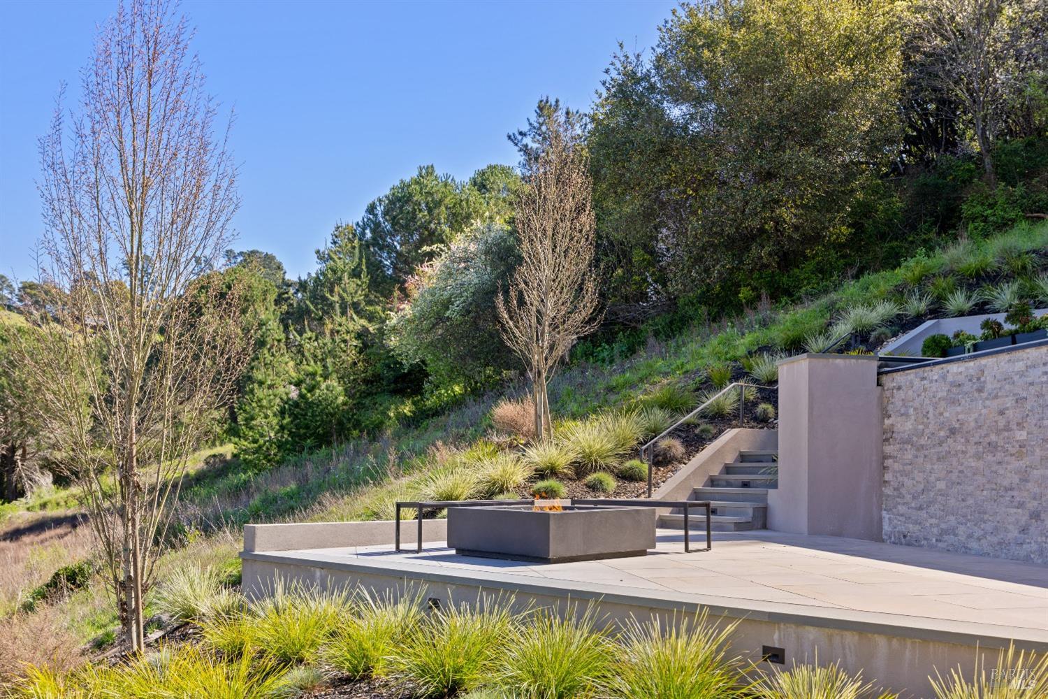 Detail Gallery Image 61 of 76 For 3 Trestle Glen Cir, Tiburon,  CA 94920 - 6 Beds | 6/2 Baths