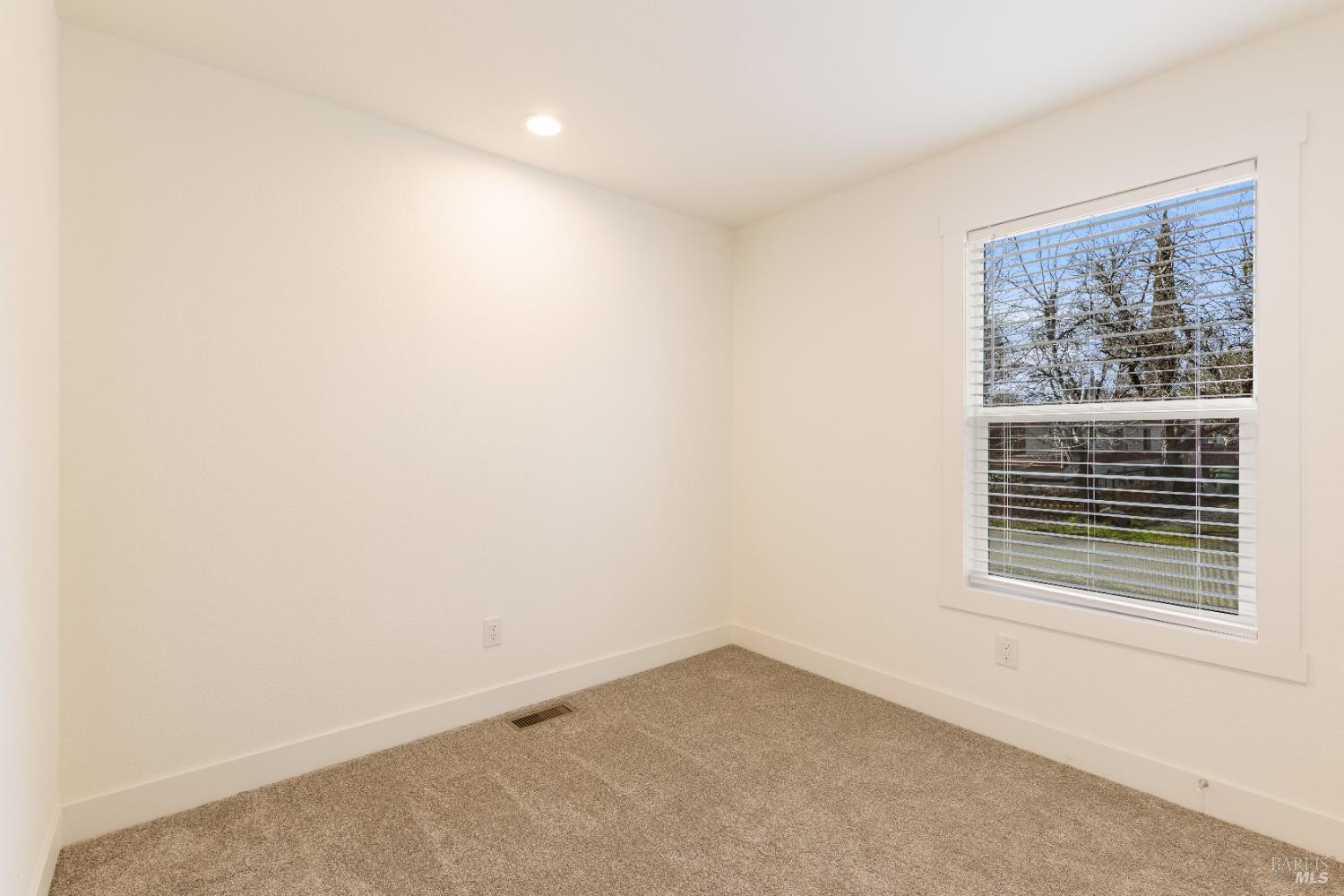 Detail Gallery Image 20 of 34 For 375 E Highway 20 Hwy 8, Upper Lake,  CA 95485 - 4 Beds | 2 Baths