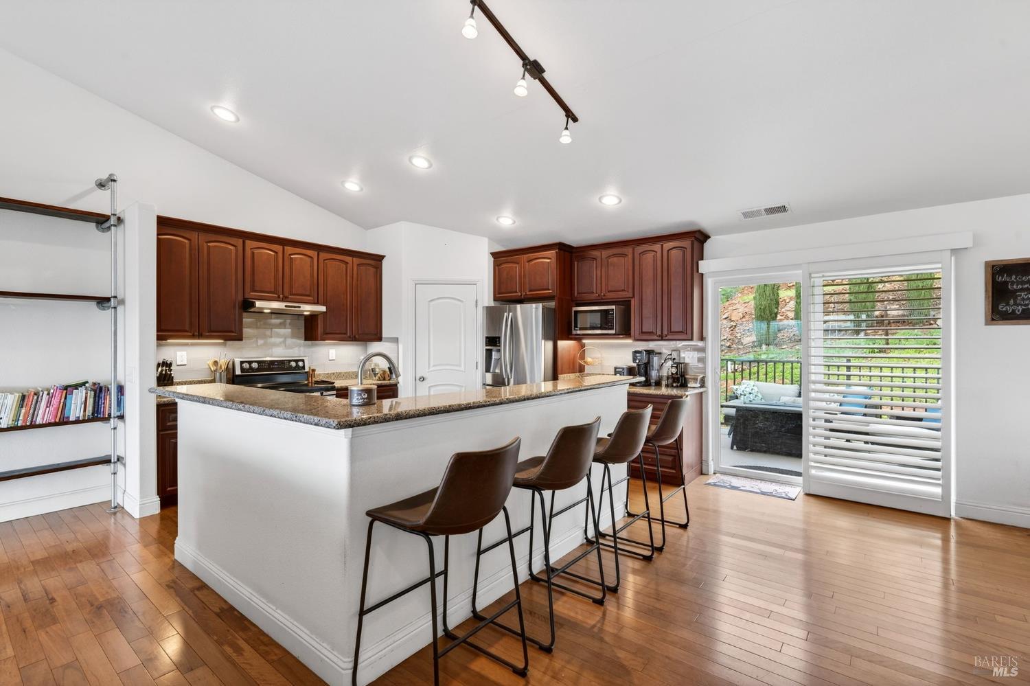 Detail Gallery Image 26 of 54 For 17437 Greenridge Rd, Hidden Valley Lake,  CA 95467 - 4 Beds | 4 Baths