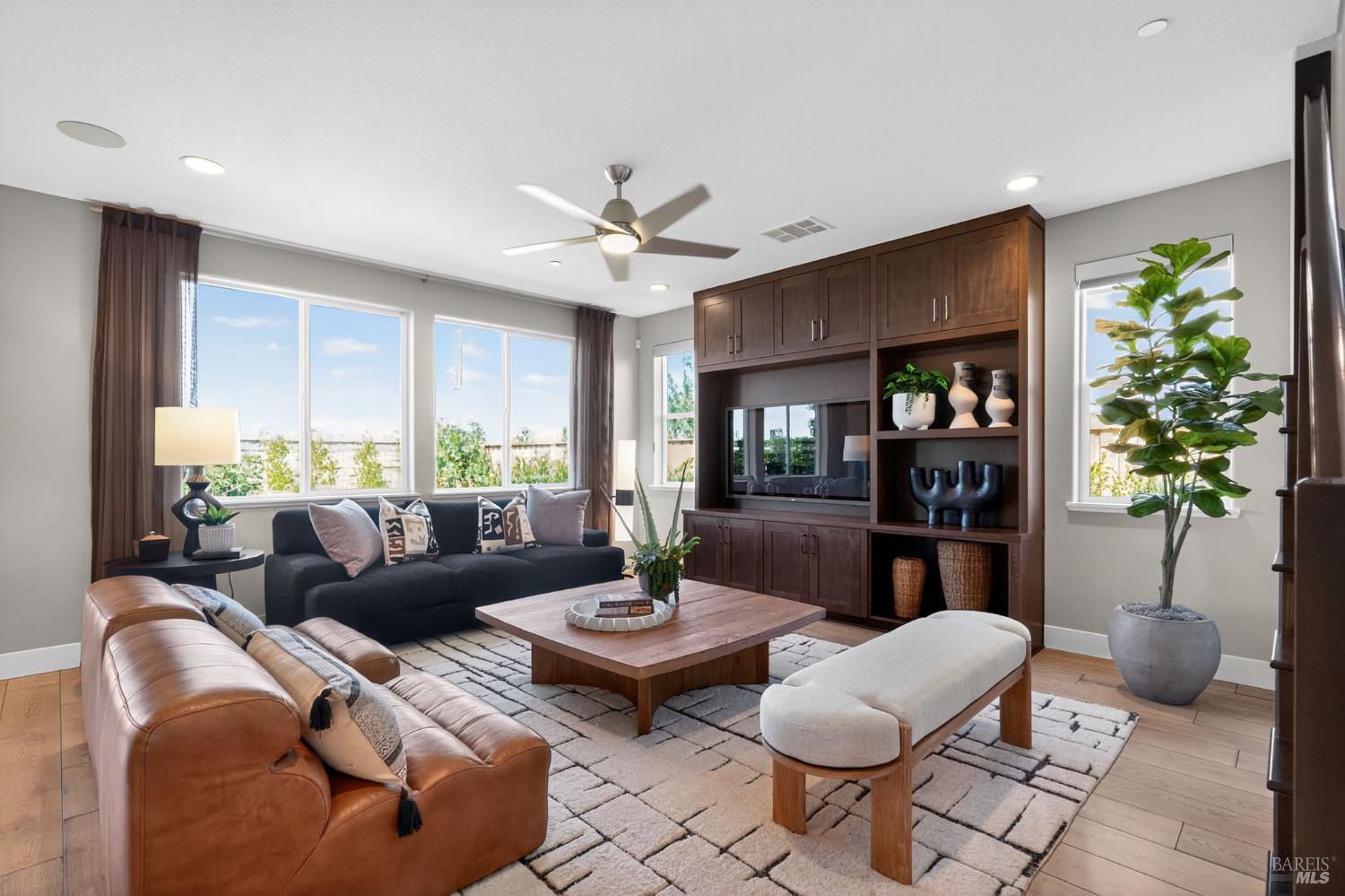 Detail Gallery Image 5 of 36 For 619 Beyers St, Oakley,  CA 94561 - 4 Beds | 3/1 Baths