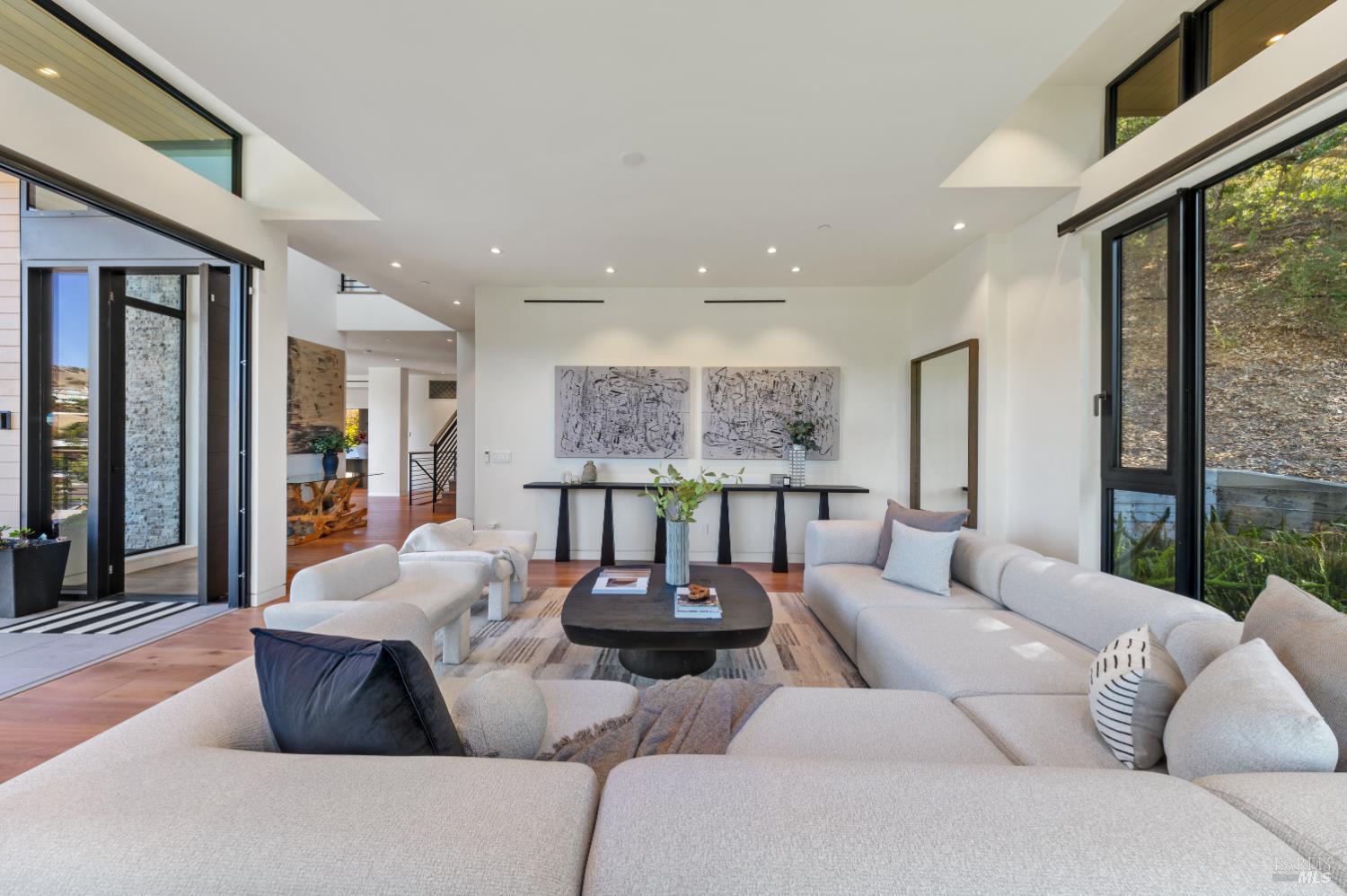 Detail Gallery Image 15 of 76 For 3 Trestle Glen Cir, Tiburon,  CA 94920 - 6 Beds | 6/2 Baths