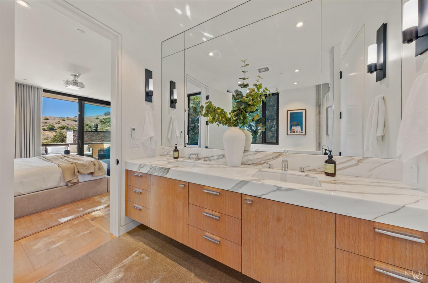 Detail Gallery Image 34 of 76 For 3 Trestle Glen Cir, Tiburon,  CA 94920 - 6 Beds | 6/2 Baths