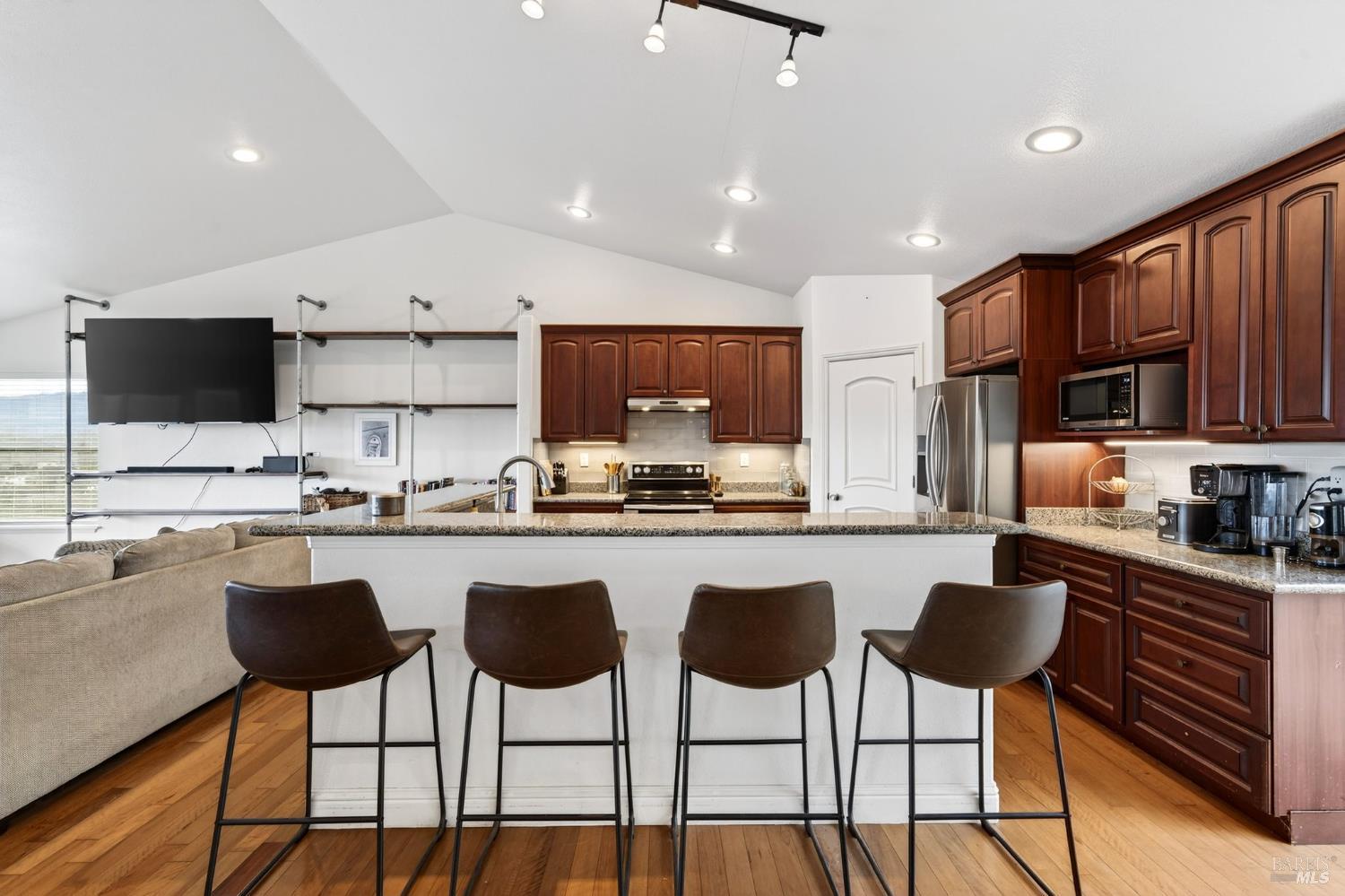 Detail Gallery Image 27 of 54 For 17437 Greenridge Rd, Hidden Valley Lake,  CA 95467 - 4 Beds | 4 Baths