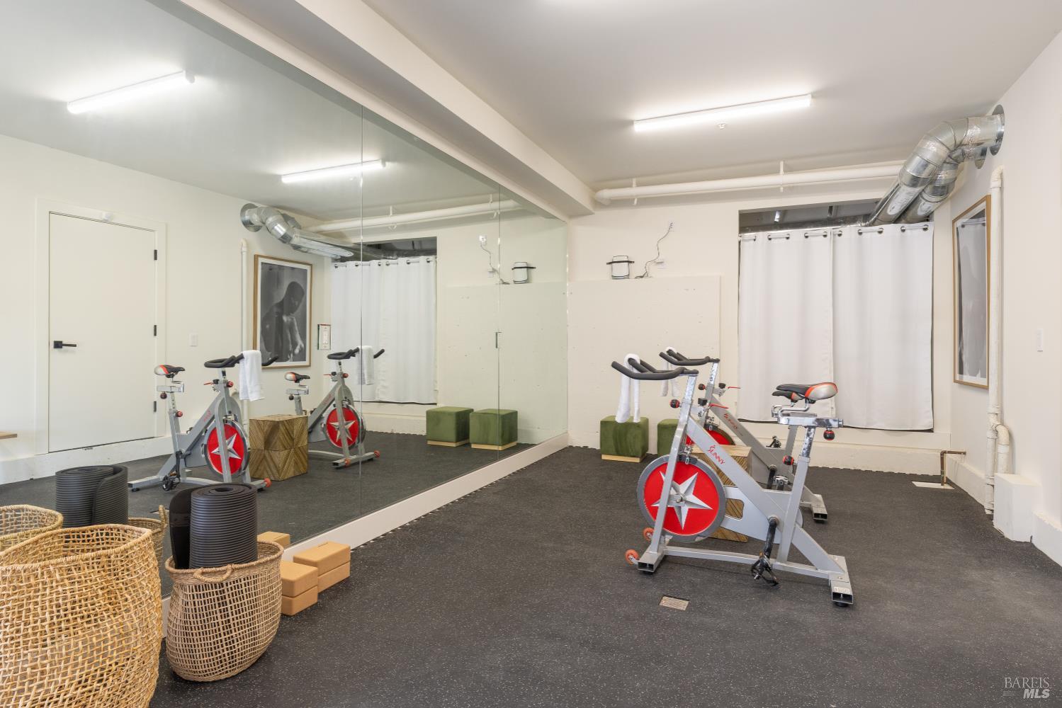 Detail Gallery Image 68 of 76 For 3 Trestle Glen Cir, Tiburon,  CA 94920 - 6 Beds | 6/2 Baths