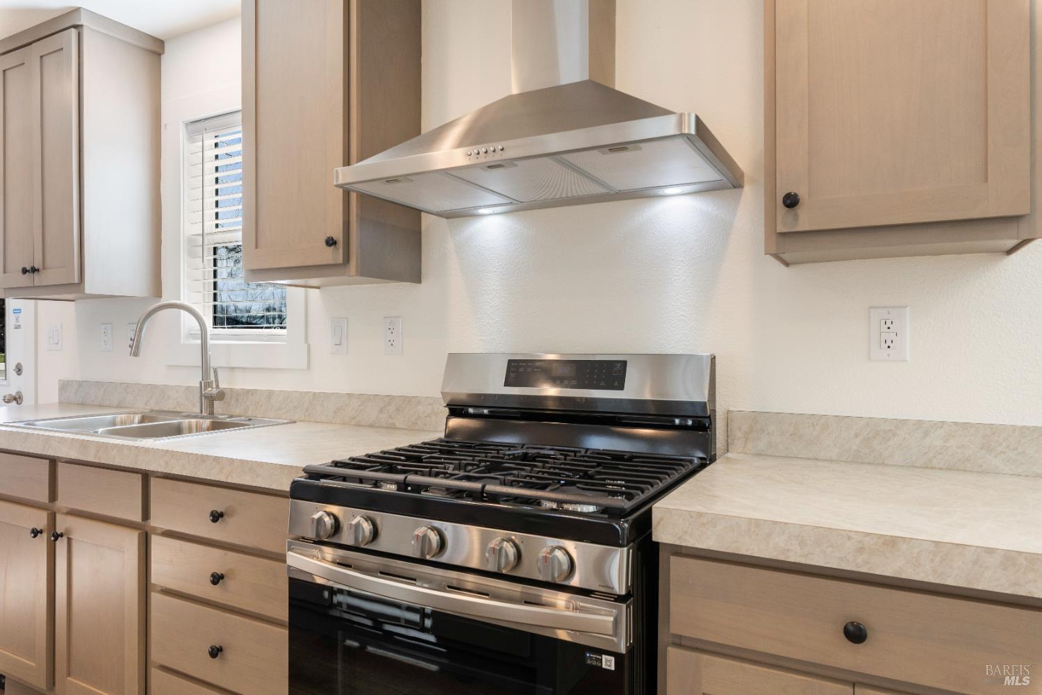 Detail Gallery Image 15 of 34 For 375 E Highway 20 Hwy 8, Upper Lake,  CA 95485 - 4 Beds | 2 Baths