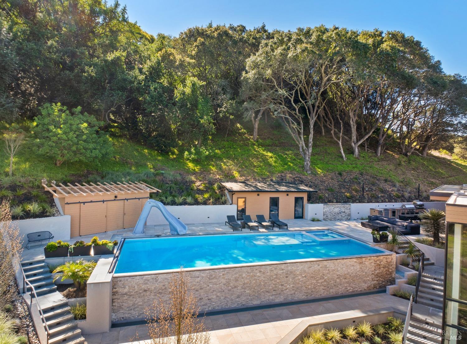 Detail Gallery Image 62 of 76 For 3 Trestle Glen Cir, Tiburon,  CA 94920 - 6 Beds | 6/2 Baths