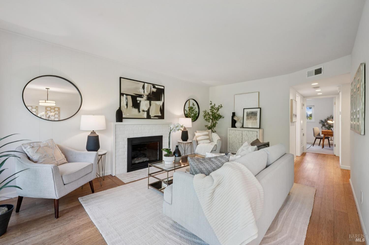 Detail Gallery Image 2 of 19 For 1219 Grand Ave #5,  San Rafael,  CA 94901 - 2 Beds | 1 Baths