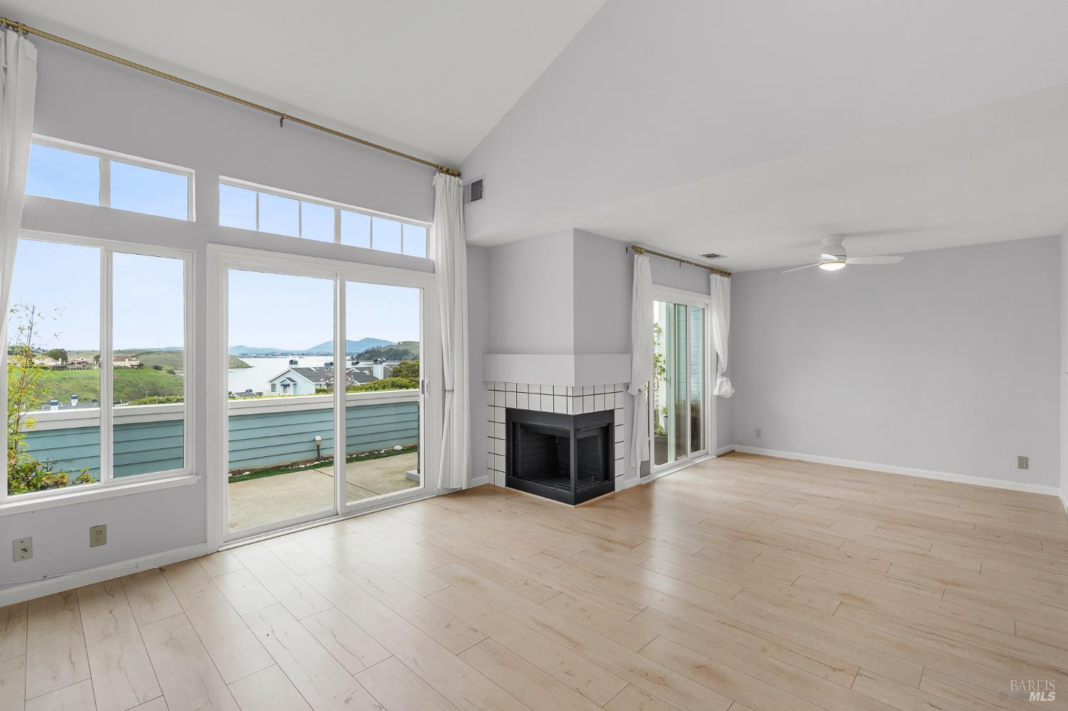 Detail Gallery Image 13 of 40 For 401 Stinson St #4,  Vallejo,  CA 94591 - 3 Beds | 3 Baths