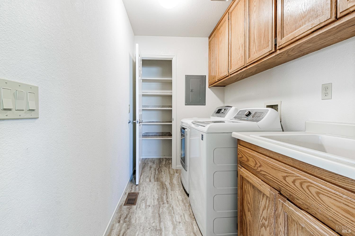 Detail Gallery Image 18 of 22 For 5984 Stone Bridge Rd, Santa Rosa,  CA 95409 - 3 Beds | 2/1 Baths