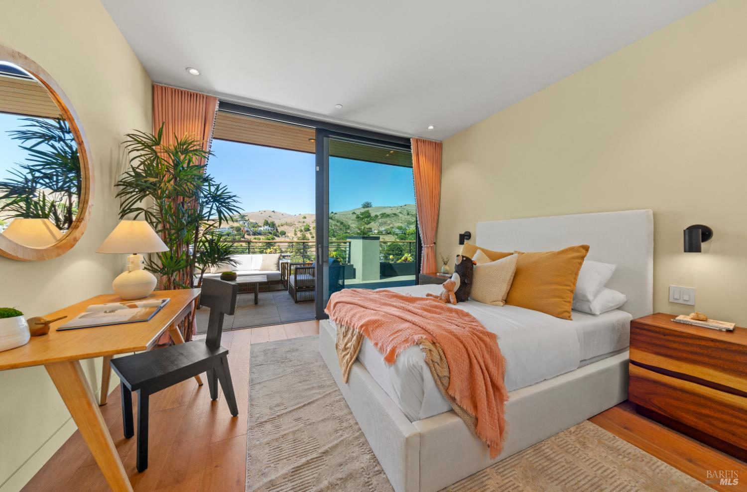 Detail Gallery Image 40 of 76 For 3 Trestle Glen Cir, Tiburon,  CA 94920 - 6 Beds | 6/2 Baths