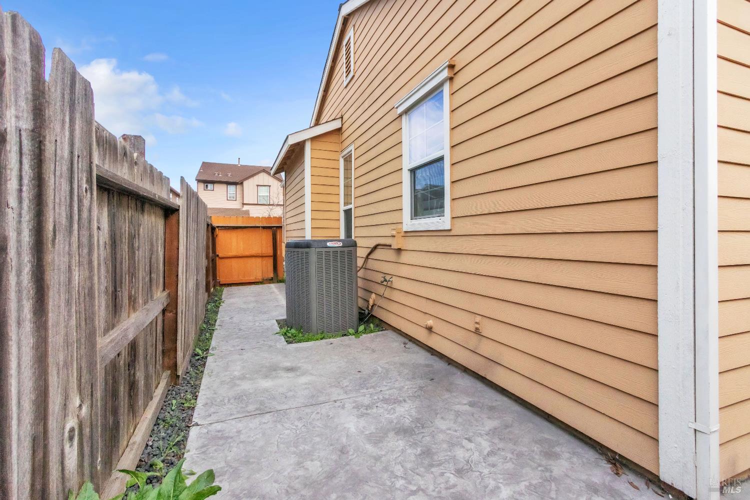 Detail Gallery Image 29 of 32 For 927 Freedom Dr, Suisun City,  CA 94585 - 3 Beds | 2 Baths