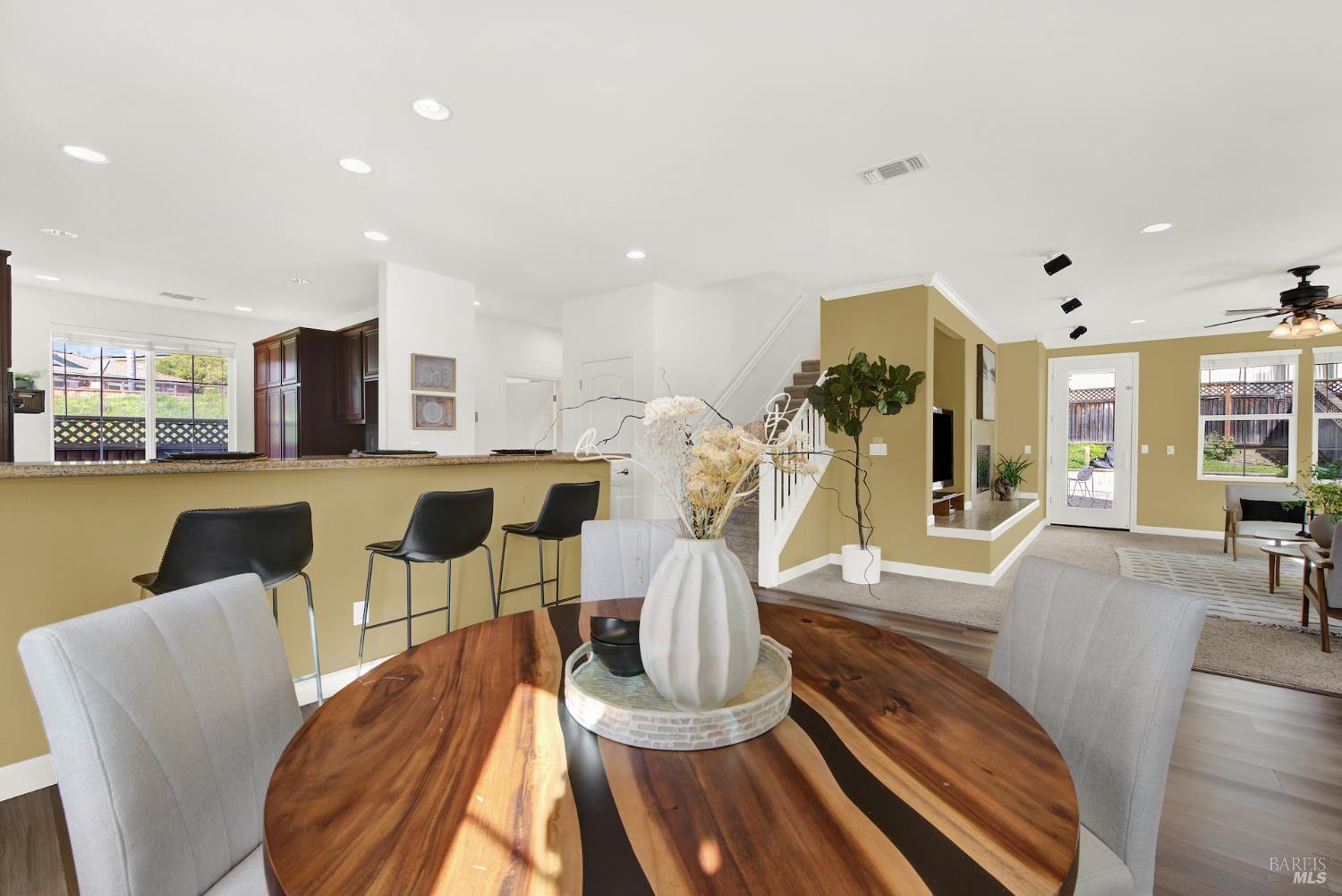 Detail Gallery Image 15 of 67 For 7004 Alder Creek Rd, Vallejo,  CA 94591 - 4 Beds | 3/1 Baths