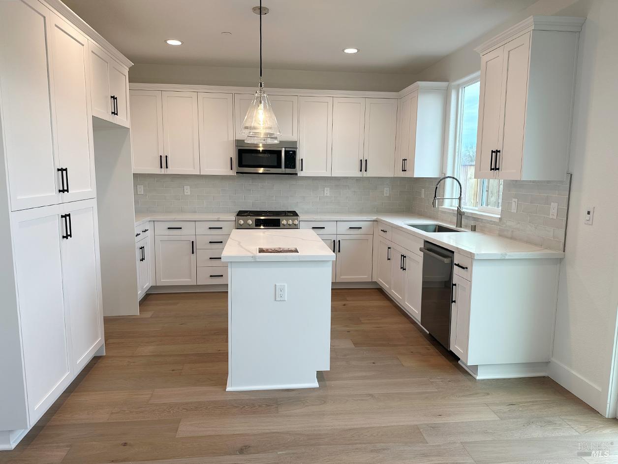 Detail Gallery Image 5 of 11 For 485 Sanchez Ct #12,  Sonoma,  CA 95476 - 3 Beds | 2/1 Baths