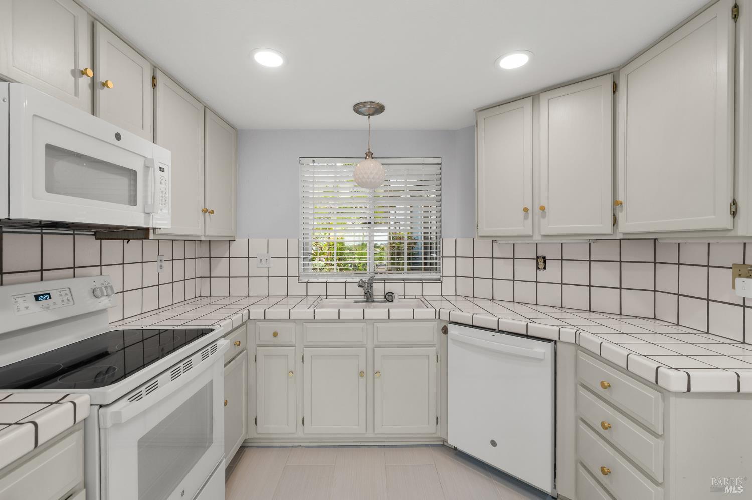 Detail Gallery Image 18 of 40 For 401 Stinson St #4,  Vallejo,  CA 94591 - 3 Beds | 3 Baths