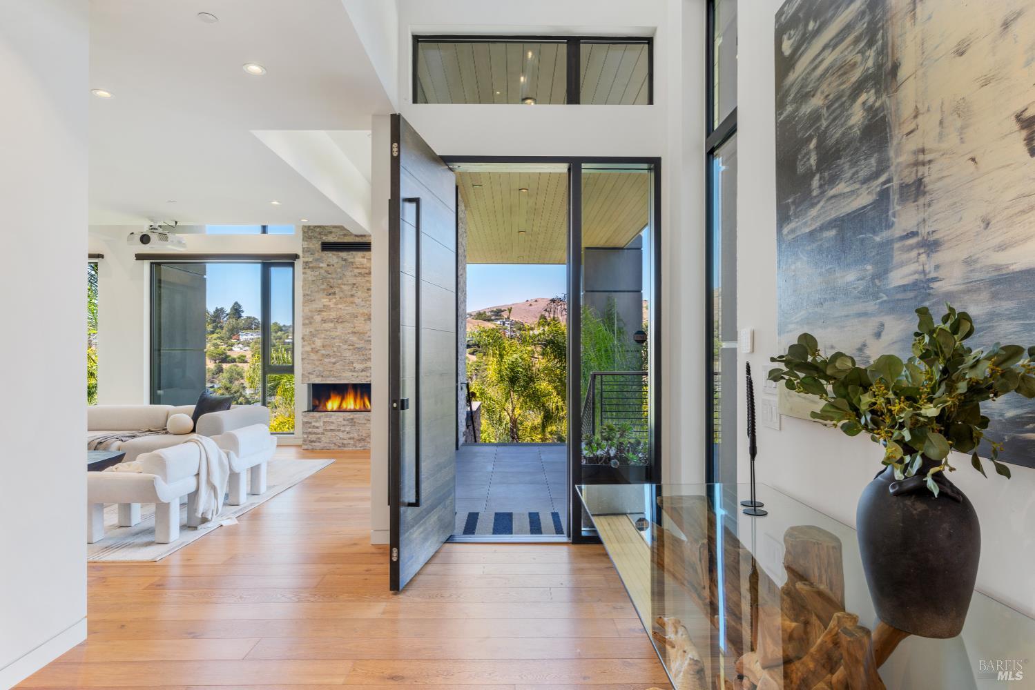 Detail Gallery Image 12 of 76 For 3 Trestle Glen Cir, Tiburon,  CA 94920 - 6 Beds | 6/2 Baths