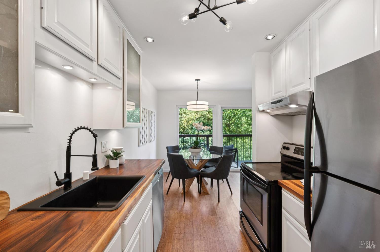 Detail Gallery Image 12 of 19 For 1219 Grand Ave #5,  San Rafael,  CA 94901 - 2 Beds | 1 Baths