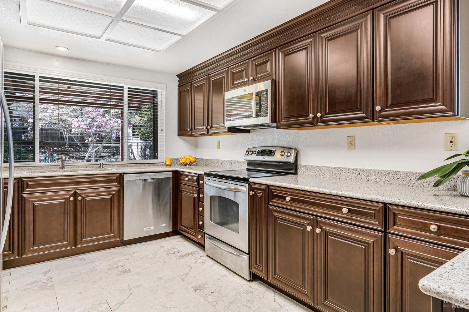 Detail Gallery Image 7 of 22 For 5984 Stone Bridge Rd, Santa Rosa,  CA 95409 - 3 Beds | 2/1 Baths