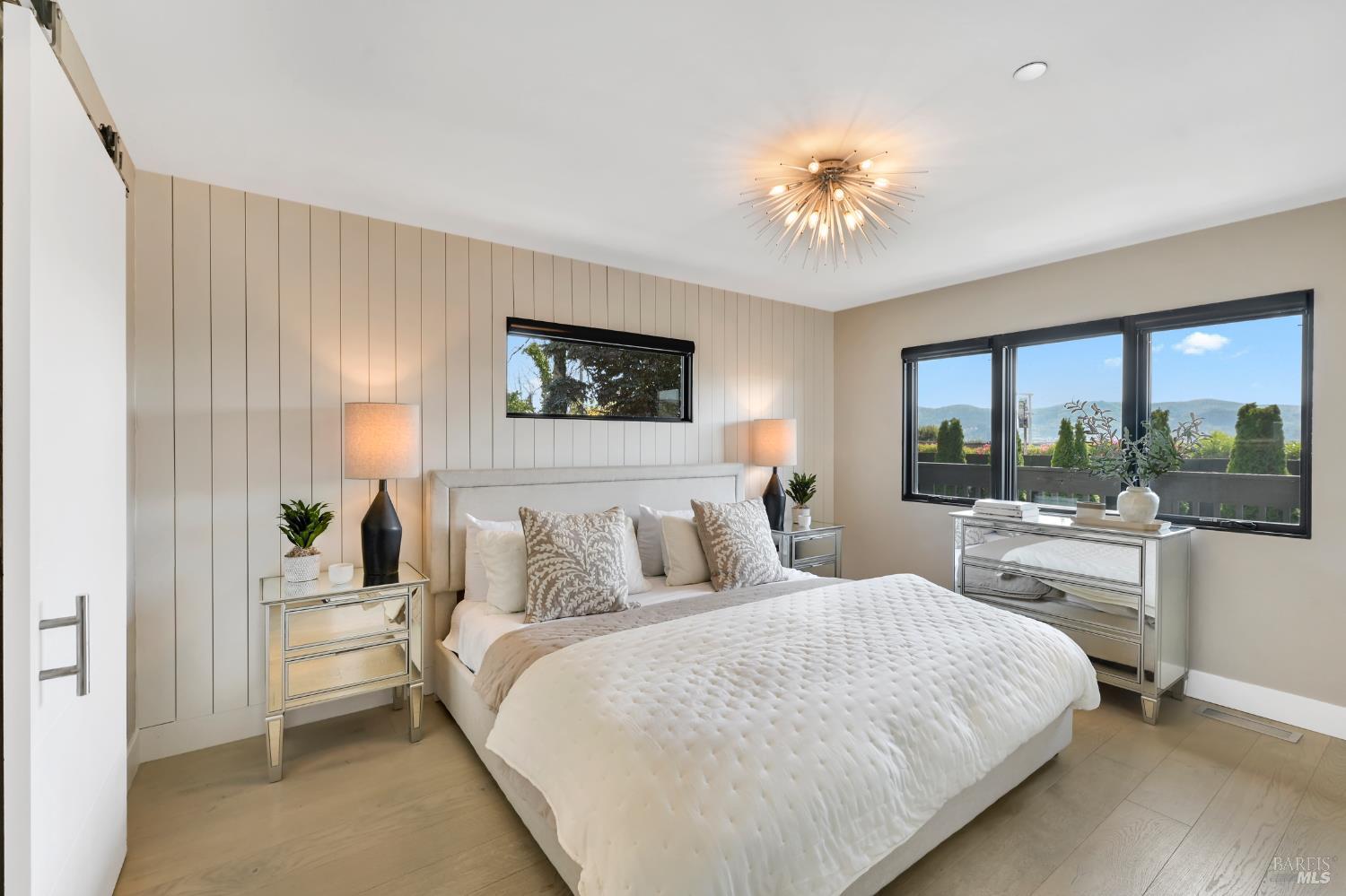 Detail Gallery Image 22 of 45 For 696 Hawthorne Dr, Tiburon,  CA 94920 - 3 Beds | 2 Baths