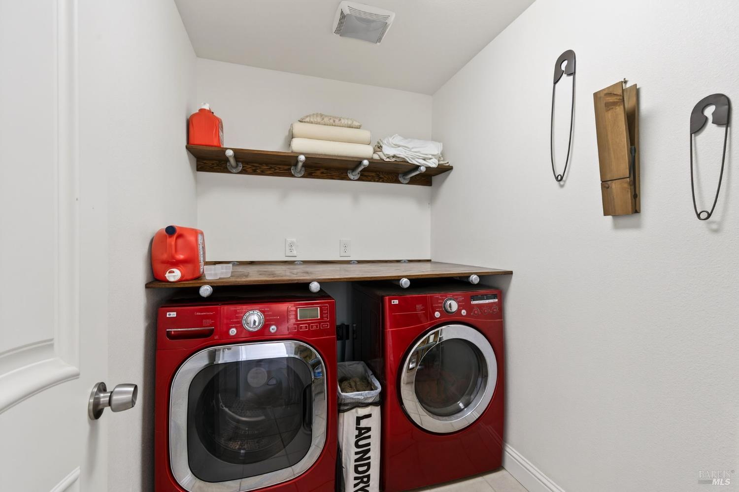 Detail Gallery Image 19 of 54 For 17437 Greenridge Rd, Hidden Valley Lake,  CA 95467 - 4 Beds | 4 Baths