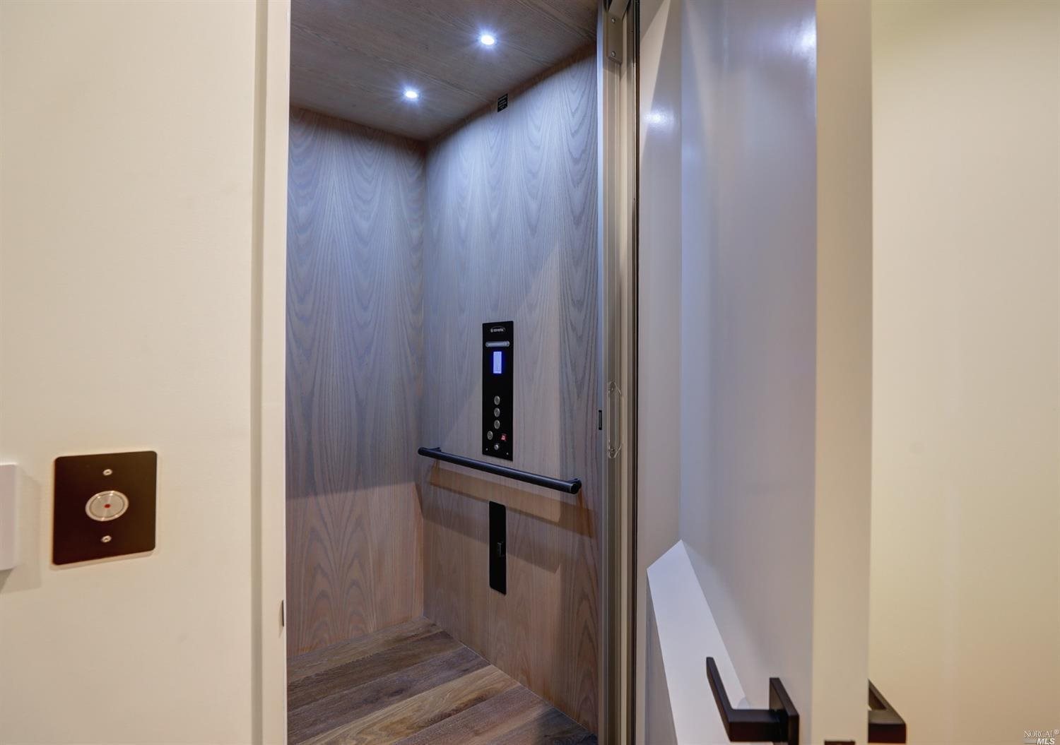 Detail Gallery Image 53 of 76 For 3 Trestle Glen Cir, Tiburon,  CA 94920 - 6 Beds | 6/2 Baths