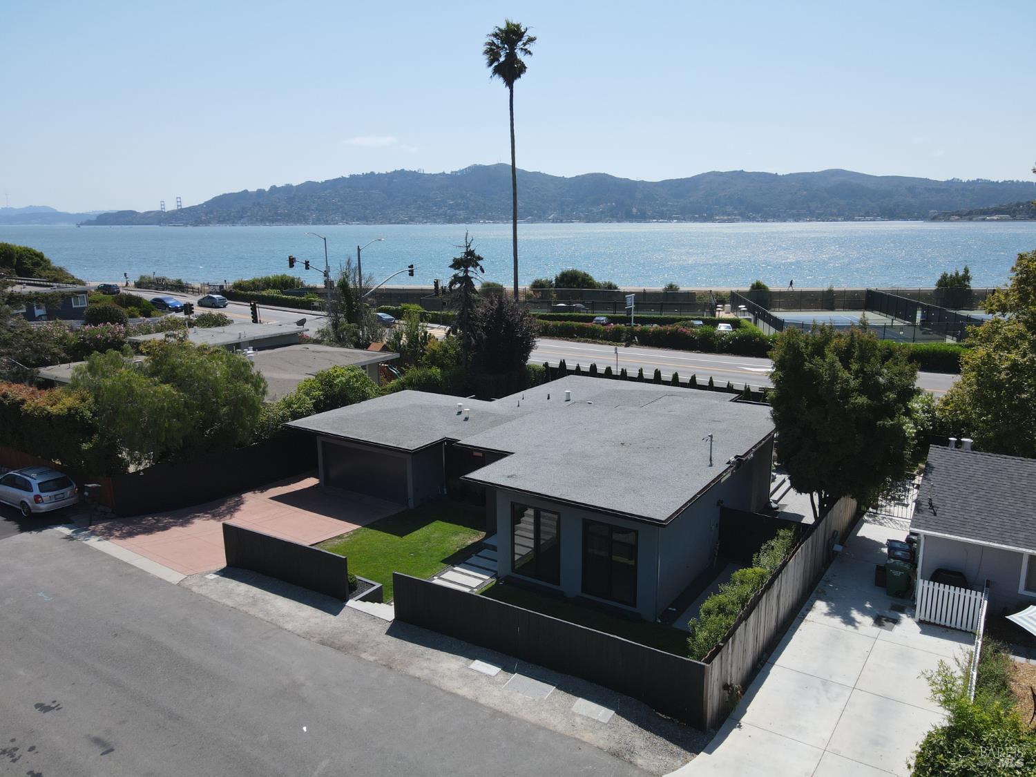 Detail Gallery Image 42 of 45 For 696 Hawthorne Dr, Tiburon,  CA 94920 - 3 Beds | 2 Baths