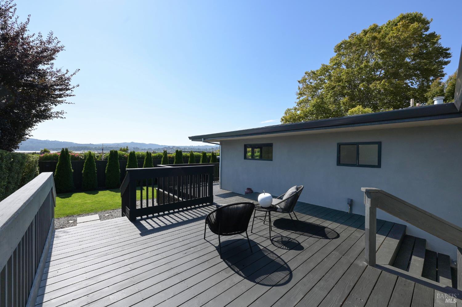 Detail Gallery Image 40 of 45 For 696 Hawthorne Dr, Tiburon,  CA 94920 - 3 Beds | 2 Baths