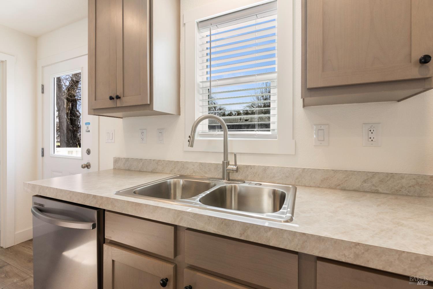 Detail Gallery Image 14 of 34 For 375 E Highway 20 Hwy 8, Upper Lake,  CA 95485 - 4 Beds | 2 Baths