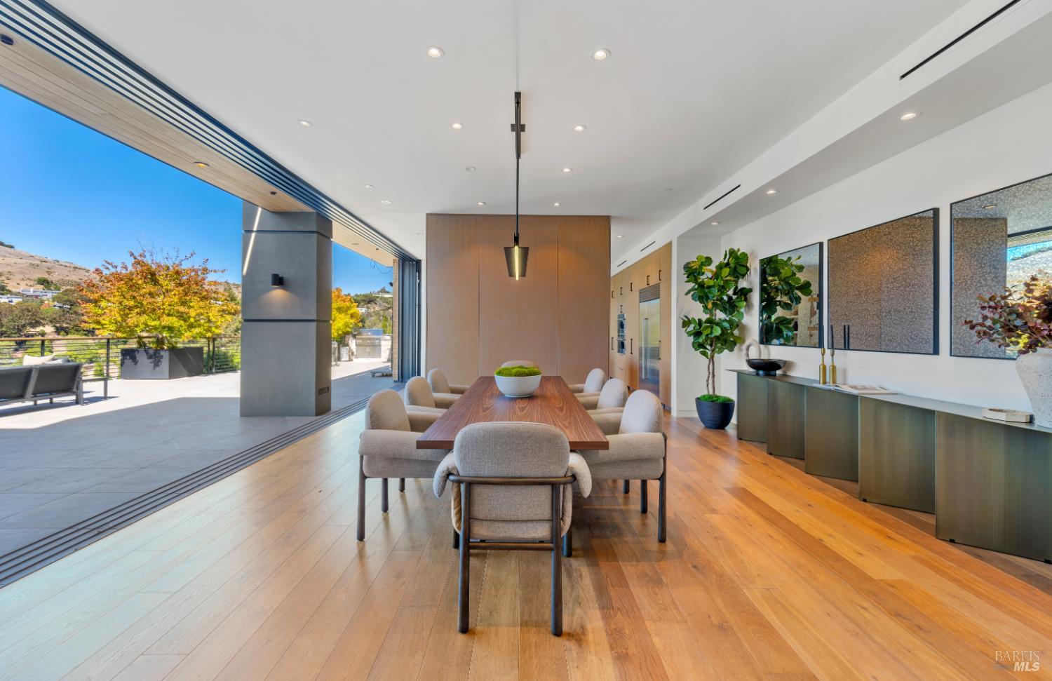 Detail Gallery Image 17 of 76 For 3 Trestle Glen Cir, Tiburon,  CA 94920 - 6 Beds | 6/2 Baths