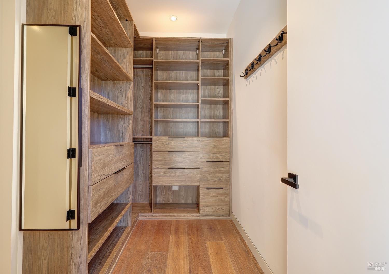 Detail Gallery Image 47 of 76 For 3 Trestle Glen Cir, Tiburon,  CA 94920 - 6 Beds | 6/2 Baths