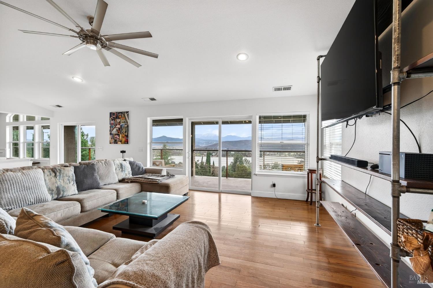 Detail Gallery Image 21 of 54 For 17437 Greenridge Rd, Hidden Valley Lake,  CA 95467 - 4 Beds | 4 Baths