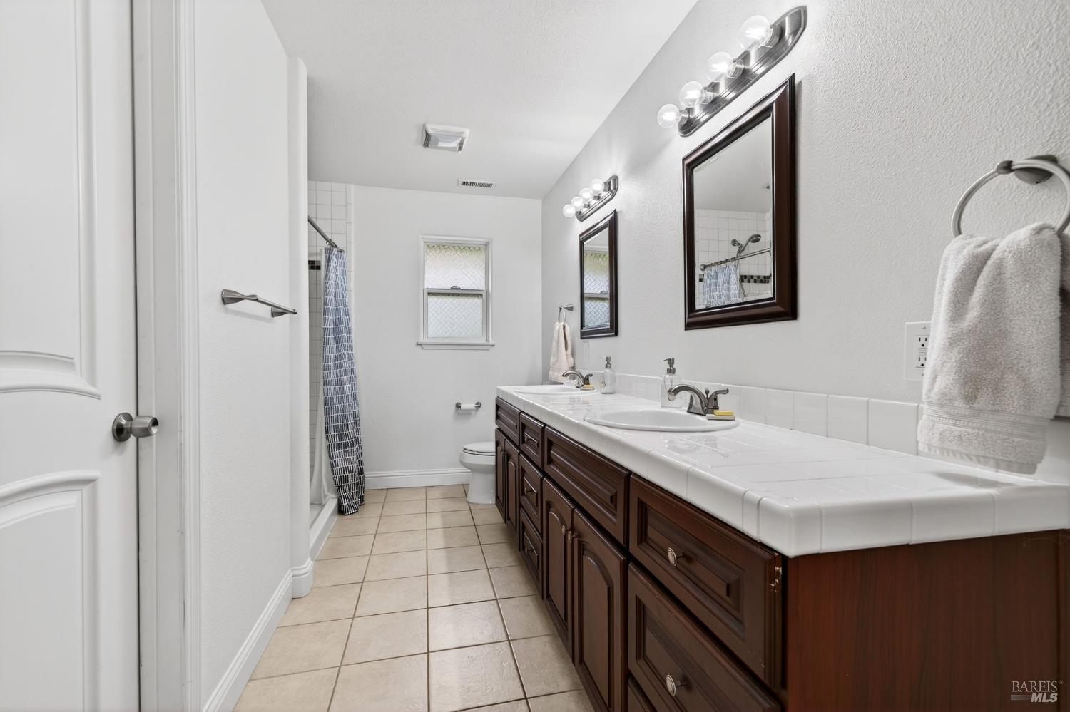 Detail Gallery Image 39 of 54 For 17437 Greenridge Rd, Hidden Valley Lake,  CA 95467 - 4 Beds | 4 Baths