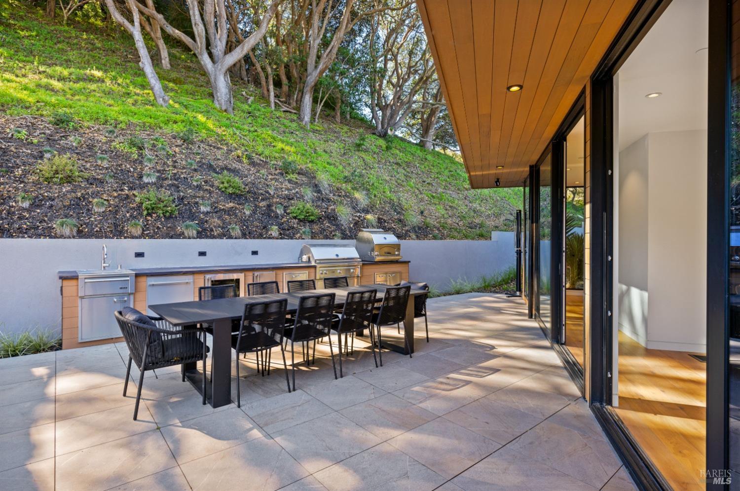 Detail Gallery Image 67 of 76 For 3 Trestle Glen Cir, Tiburon,  CA 94920 - 6 Beds | 6/2 Baths