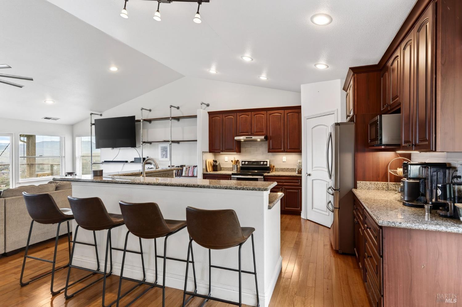 Detail Gallery Image 28 of 54 For 17437 Greenridge Rd, Hidden Valley Lake,  CA 95467 - 4 Beds | 4 Baths